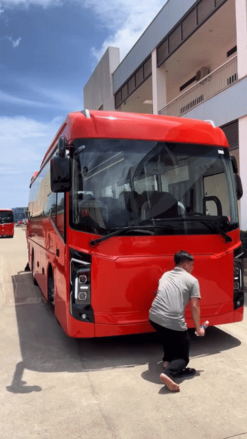 Xe khách Kim Long K79 N26 Đỏ 26 chỗ. Mua bán Phương tiện khác tại Thành phố Thuận An Bình Dương được đăng bởi CÔNG TY TNHH KT SX Ô TÔ ÂN KHOA hình 1