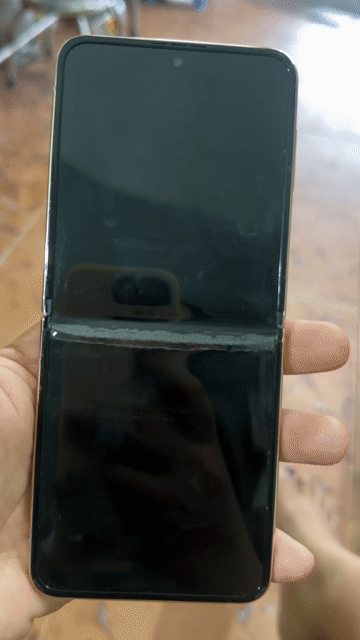Samsung Galaxy Z Flip Hồng Hư màn hình. Mua bán Điện thoại tại Quận Bình Tân Tp Hồ Chí Minh được đăng bởi Hoa Cỏ Mây hình 1