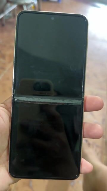 Samsung Galaxy Z Flip Hồng Hư màn hình. Mua bán Điện thoại tại Quận Bình Tân Tp Hồ Chí Minh được đăng bởi Hoa Cỏ Mây hình 1