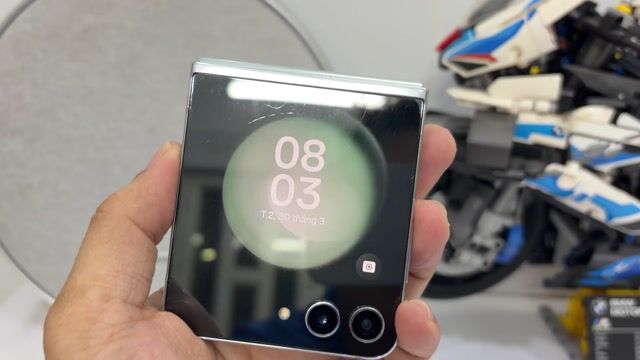 Samsung Galaxy Z Flip 5 256GB Bạc. Mua bán Điện thoại tại Quận Ninh Kiều Cần Thơ được đăng bởi Lê Khang hình 1