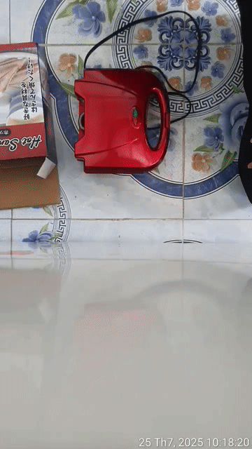 Máy làm bánh HOT DOG  100-110V. Mua bán Bếp, lò, đồ điện nhà bếp tại Huyện Tân Trụ Long An được đăng bởi Thư Nguyễn hình 1
