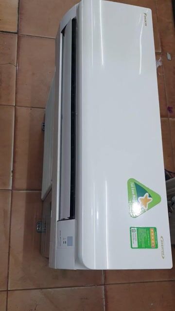 Máy lạnh Daikin inverter 1hp hàng lướt đẹp. Mua bán Máy lạnh, điều hoà tại Quận 10 Tp Hồ Chí Minh được đăng bởi Công Ty TNHH TM DV VT Kỹ Thuật  Hoàng Phúc hình 1