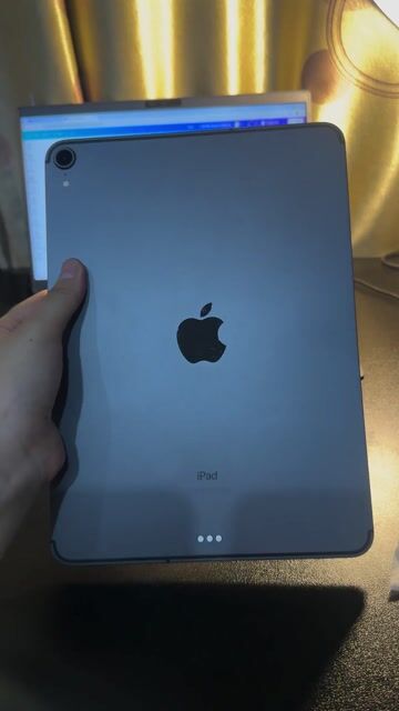 Apple iPad Pro 11 inch 2018 64GB. Mua bán Máy tính bảng tại Quận Thanh Xuân Hà Nội được đăng bởi Tram Anh Le Vu hình 1