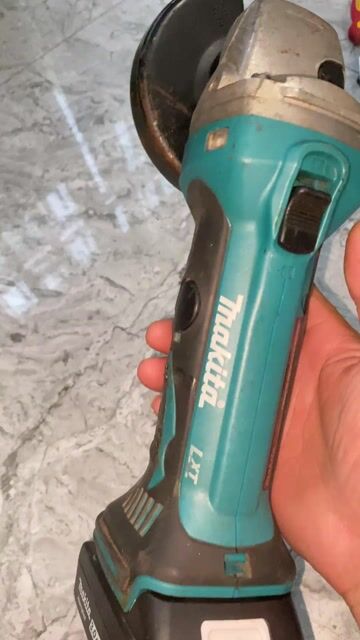 Máy cắt Makita GA402D 18V Nhật Bản cũ. Mua bán Đồ chuyên dụng, Giống nuôi trồng tại Quận Ngũ Hành Sơn Đà Nẵng được đăng bởi Vương Trần hình 1