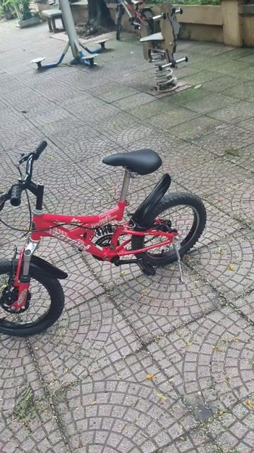 Xe trẻ em 2 giảm sóc to tem tuổi 4 đến 7 Đài Loan. Mua bán Xe đạp tại Quận Đống Đa Hà Nội được đăng bởi HƯNG CHUYÊN XE ĐẠP hình 1