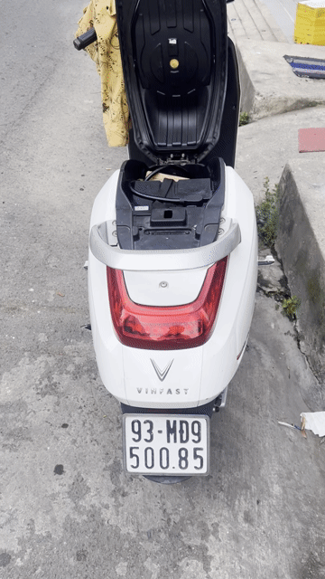 Xe máy điện Vinfast Klara trắng. Mua bán Xe máy tại Quận 6 Tp Hồ Chí Minh được đăng bởi Hong Dao hình 1