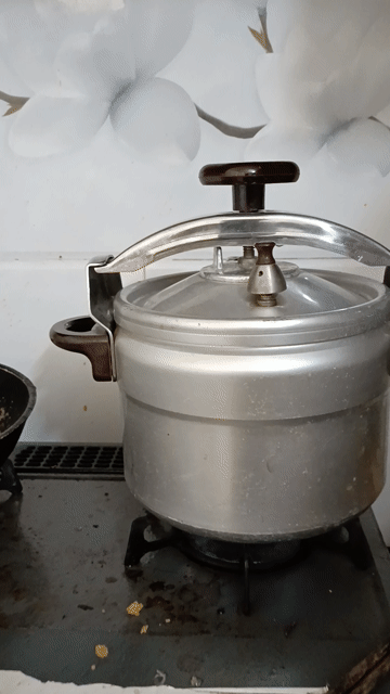 Nồi áp suất 6L Kim loại Nhật Bản. Mua bán Bếp, lò, đồ điện nhà bếp tại Thành phố Thái Nguyên Thái Nguyên được đăng bởi Dinh Mong Dung hình 1