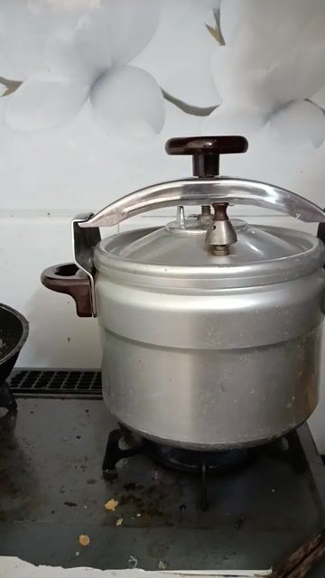 Nồi áp suất 6L Kim loại Nhật Bản. Mua bán Bếp, lò, đồ điện nhà bếp tại Thành phố Thái Nguyên Thái Nguyên được đăng bởi Dinh Mong Dung hình 1