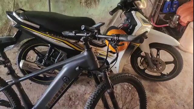 twitter e300 màu đen bảo hành hãng 6 tháng odo1300. Mua bán Xe đạp tại Huyện Lộc Ninh Bình Phước được đăng bởi Xuan Huy hình 1