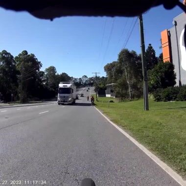 Terrifying Mercedes prime mover Shared on UpRide: Abused for being in the primary position