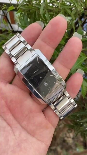Burberry Đồng hồ Tank Pin Thụy Sĩ. Mua bán Đồng hồ tại Huyện Thuỷ Nguyên Hải Phòng được đăng bởi Lê Minh Thông 2 Zola IB hình 1