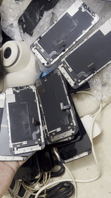 Dịch vụ thay màn lỗi zin bầm sọc iphone 13 12 mini. Dịch vụ sửa chữa & bảo dưỡng điện máy tại Quận Tân Phú Tp Hồ Chí Minh được đăng bởi Trương Hiệp hình 1