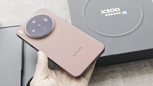 Vivo X300 Đỏ 256GB Lướt Mới Sạc 5L Fullbox . Mua bán Điện thoại tại Quận 3 Tp Hồ Chí Minh được đăng bởi Minh Phạm hình 1