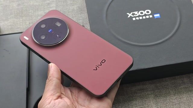 Vivo X300 Đỏ 256GB Lướt Mới Sạc 5L Fullbox . Mua bán Điện thoại tại Quận 3 Tp Hồ Chí Minh được đăng bởi Minh Phạm hình 1