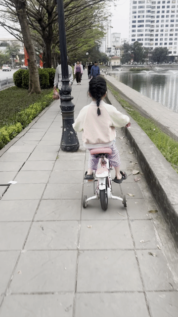Xe đạp trẻ em Hồng 3-5 tuổi đã sử dụng. Mua bán Mẹ và bé tại Quận Ba Đình Hà Nội được đăng bởi Nguyễn Thị Thu Hiền hình 1