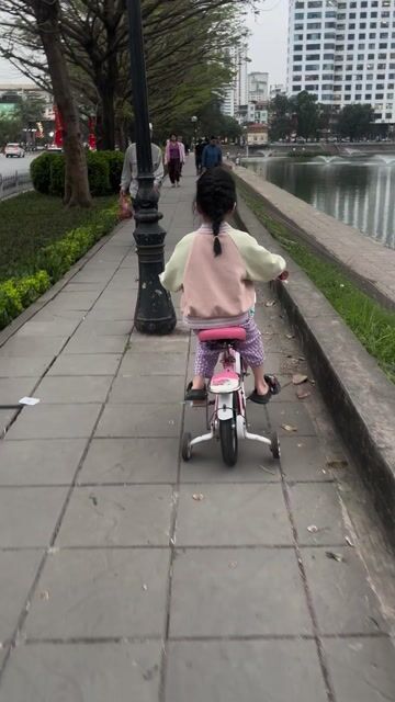 Xe đạp trẻ em Hồng 3-5 tuổi đã sử dụng. Mua bán Mẹ và bé tại Quận Ba Đình Hà Nội được đăng bởi Nguyễn Thị Thu Hiền hình 1