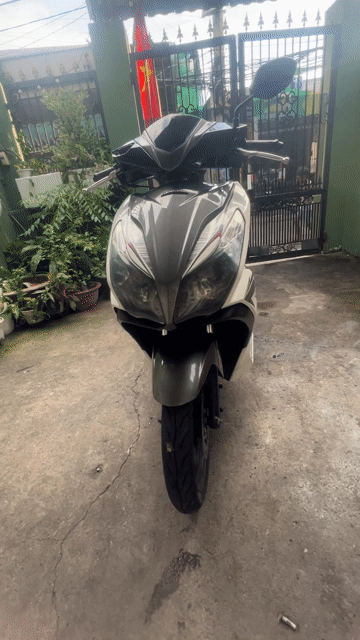 Honda Air Blade Trắng đen 34.464 km. Mua bán Xe máy tại Thành phố Thủ Đức Tp Hồ Chí Minh được đăng bởi Nguyễn hoàng Tuấn  hình 1