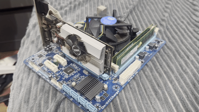 Linh kiện máy tính H61M i3-3220. Mua bán Linh kiện (RAM, Card...) tại Thành Phố Đồng Hới Quảng Bình được đăng bởi TuanNgoc Ha hình 1