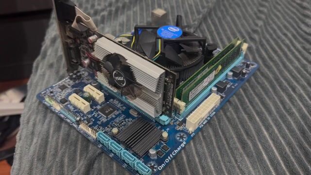 Linh kiện máy tính H61M i3-3220. Mua bán Linh kiện (RAM, Card...) tại Thành Phố Đồng Hới Quảng Bình được đăng bởi TuanNgoc Ha hình 1