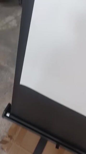Màn chiếu dể sàn 90inch 1m83 x 1m37. Mua bán Đồ dùng văn phòng tại Quận 4 Tp Hồ Chí Minh được đăng bởi Hải Trần hình 1
