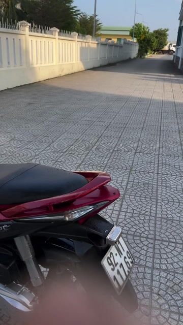 Honda Air Blade 2012 Đỏ đen. Mua bán Xe máy tại Quận Liên Chiểu Đà Nẵng được đăng bởi Lê Sang hình 1