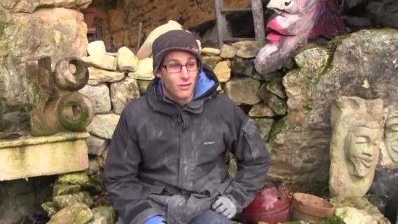 Artiste sculpteur, un style taillé dans la masse.