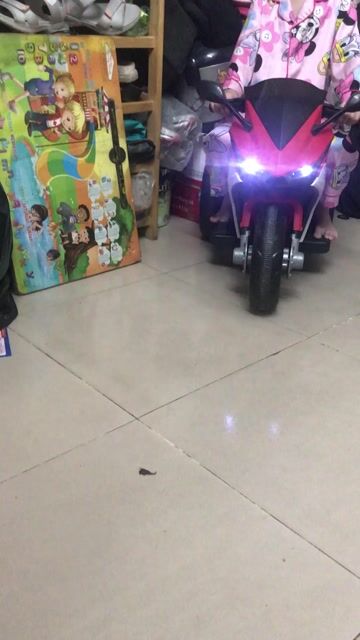 xe điện trẻ em cần bán gấp. Mua bán Xe điện tại Quận 7 Tp Hồ Chí Minh được đăng bởi Cúc hình 1