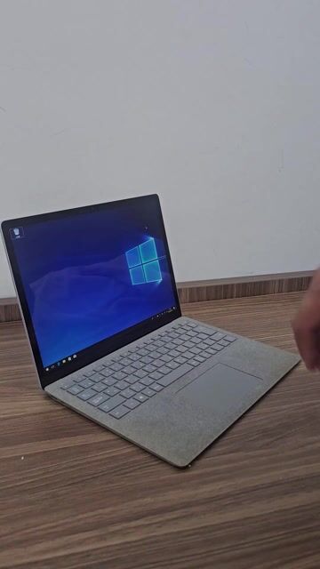Microsoft Surface Màn 2K. Mua bán Laptop tại Quận Thanh Xuân Hà Nội được đăng bởi MÁY TÍNH LAPTOP NGOC SON COMPUTER hình 1