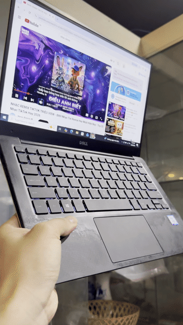 Dell XPS 13 9360 i5 8GB/256GB 13 inch Bạc. Mua bán Laptop tại Quận Gò Vấp Tp Hồ Chí Minh được đăng bởi Thanh lí cầm đồ hình 1