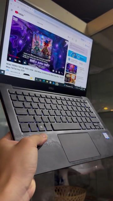 Dell XPS 13 9360 i5 8GB/256GB 13 inch Bạc. Mua bán Laptop tại Quận Gò Vấp Tp Hồ Chí Minh được đăng bởi Thanh lí cầm đồ hình 1