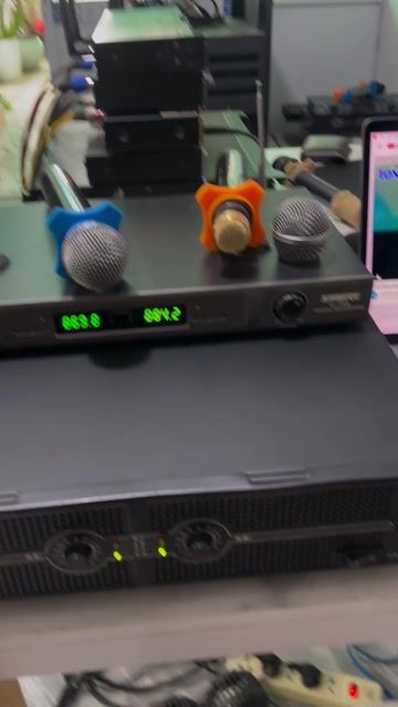 Micro không dây Shure cao cấp. Mua bán Tivi, Âm thanh tại Thành phố Biên Hòa Đồng Nai được đăng bởi Vẫn đợi em  hình 1