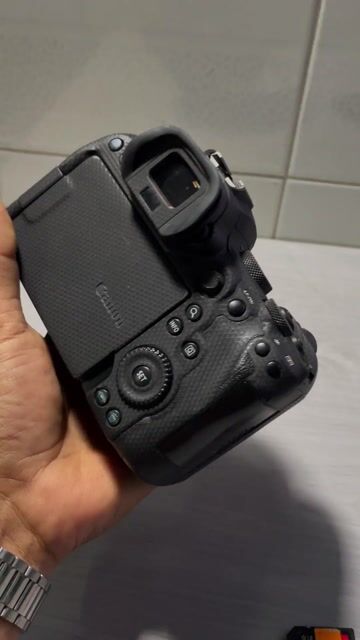 Máy ảnh Canon R6 Đen. Mua bán Máy ảnh, Máy quay tại Huyện Cái Bè Tiền Giang được đăng bởi Duy Khanh hình 1