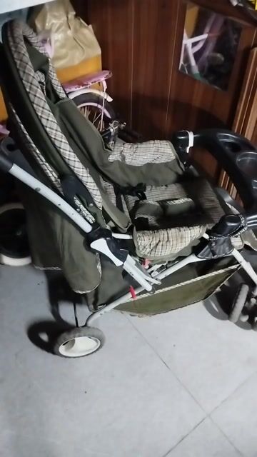 Xe đẩy trẻ em 2 chiều đã sử dụng. Mua bán Mẹ và bé tại Quận Thanh Xuân Hà Nội được đăng bởi Bùi Văn Tuyên hình 1