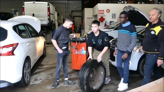 Des apprentis mécano !