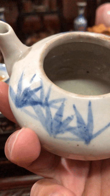 Ấm pha trà gốm sứ trắng xanh. Mua bán Dụng cụ nhà bếp tại Huyện Gia Lâm Hà Nội được đăng bởi Nguyễn thành công hình 1