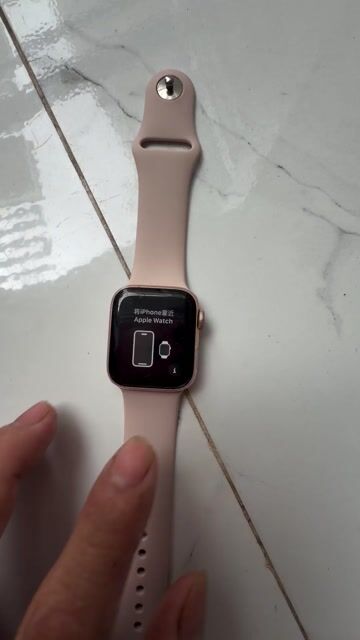 Apple Watch Series 4 40mm vàng Hồng. Mua bán Thiết bị đeo thông minh tại Quận Ninh Kiều Cần Thơ được đăng bởi Tranquangkhai hình 1