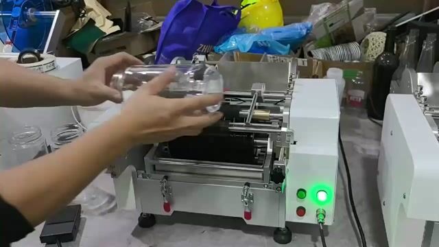 Máy dán nhãn bán tự động. Mua bán Đồ chuyên dụng, Giống nuôi trồng tại Huyện Bình Chánh Tp Hồ Chí Minh được đăng bởi Dung hình 1