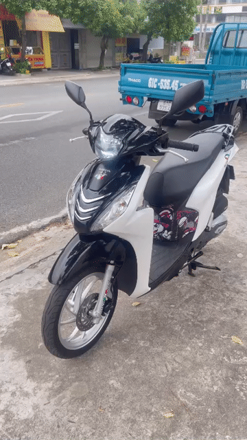 Honda Vision 2025 Trắng đen 2500 km. Mua bán Xe máy tại Thị xã Bến Cát Bình Dương được đăng bởi Xe Máy Trả Góp Mạnh Tính hình 1
