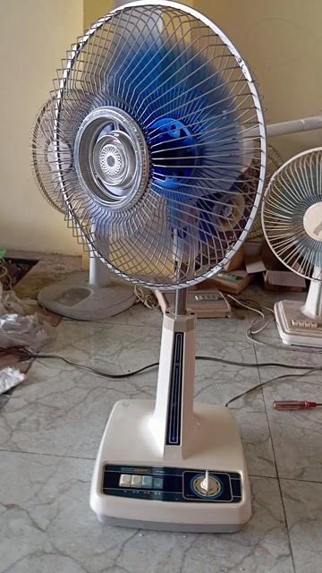 Quạt điện Trắng Xanh Kim loại. Mua bán Quạt tại Huyện Thuỷ Nguyên Hải Phòng được đăng bởi Long Pham hình 1