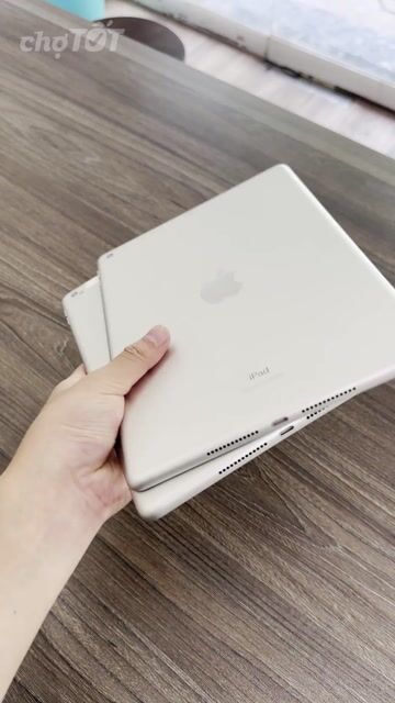 Apple iPad Gen 7 10.2 inch 32GB Bạc 4G. Mua bán Máy tính bảng tại Quận Đống Đa Hà Nội được đăng bởi Hoàng Nam Ipad hình 1