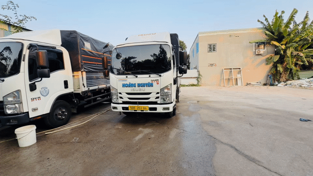 Isuzu QKR 210 Trắng Inox Bàn nâng hạ. Mua bán Xe tải, xe ben tại Quận Gò Vấp Tp Hồ Chí Minh được đăng bởi Trung hiếu hình 1