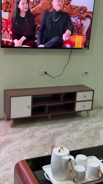 Kệ TV gỗ hiện đại 1m2 nhỏ gọn. Mua bán Tủ, kệ gia đình tại Quận Bắc Từ Liêm Hà Nội được đăng bởi MAI TRANG STORE hình 1