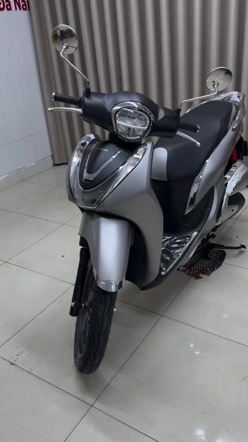 Honda SH Mode 2025 Bạc 400 km. Mua bán Xe máy tại Quận Thanh Khê Đà Nẵng được đăng bởi THẾ MẪN CHUYÊN XE LƯỚT CÓ BÁN TRẢ GÓP  hình 1