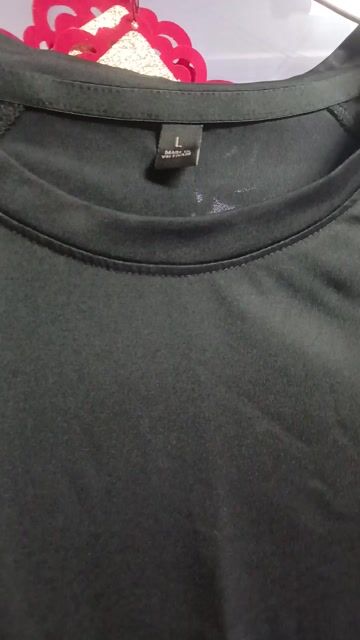 Áo thun nam đen slim fit. Mua bán Quần áo tại Quận 1 Tp Hồ Chí Minh được đăng bởi Sơn 2Hand hình 1