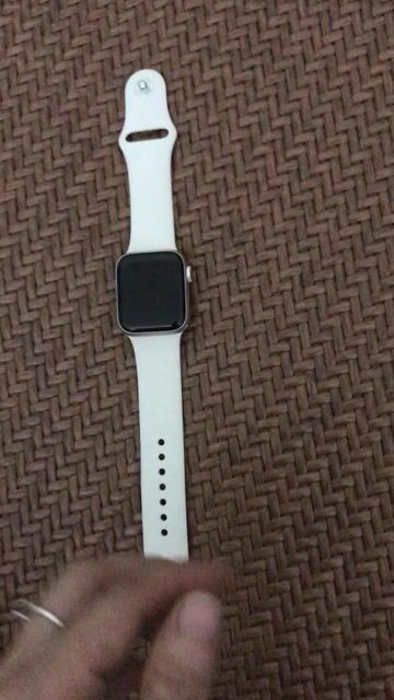 Apple Watch SE 2023 Trắng Cả nam và nữ. Mua bán Thiết bị đeo thông minh tại Huyện Hoài Đức Hà Nội được đăng bởi Hà Thị Thu Hiền hình 1