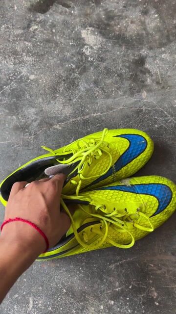 size 42 giá 200k. Mua bán Đồ thể thao, Dã ngoại tại Thành phố Buôn Ma Thuột Đắk Lắk được đăng bởi Lâm giày bóng đá hình 1