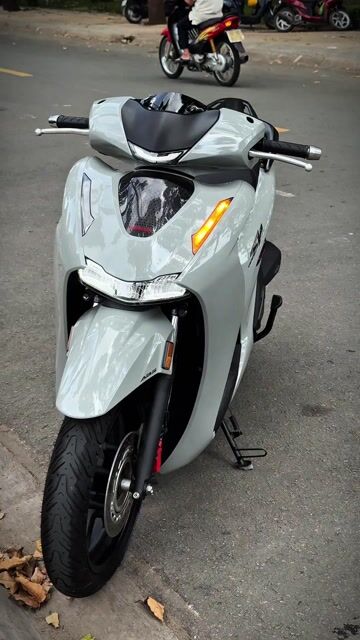 Sh 350 From mới 2025 Xám Xi Măng like new. Mua bán Xe máy tại Thành phố Biên Hòa Đồng Nai được đăng bởi Xe Máy Sơn Trung Duy hình 1