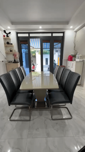 Bộ bàn ăn 8 ghế chất liệu chắc chắn. Mua bán Bàn ghế tại Quận 7 Tp Hồ Chí Minh được đăng bởi Nguyen Nhu Quynh hình 1