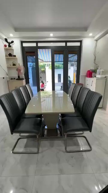 Bộ bàn ăn 8 ghế chất liệu chắc chắn. Mua bán Bàn ghế tại Quận 7 Tp Hồ Chí Minh được đăng bởi Nguyen Nhu Quynh hình 1