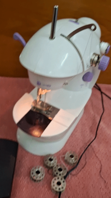 Máy may mini CMD 202 Trắng, Tím. Mua bán Nội thất, đồ gia dụng khác tại Quận 4 Tp Hồ Chí Minh được đăng bởi Hạnh hình 1
